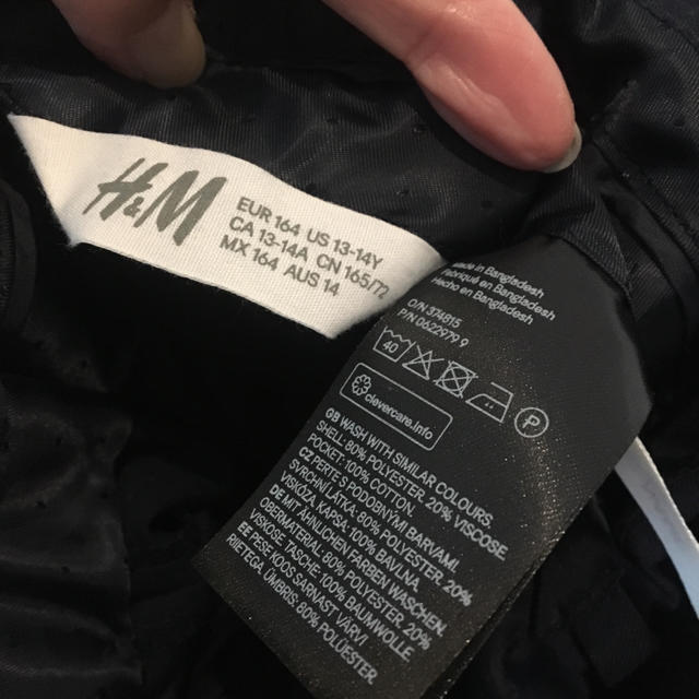 H&M(エイチアンドエム)の《美品・クリーニング済》H&M  上下スーツ シャツ ネクタイ付 150 160 キッズ/ベビー/マタニティのキッズ服男の子用(90cm~)(ドレス/フォーマル)の商品写真