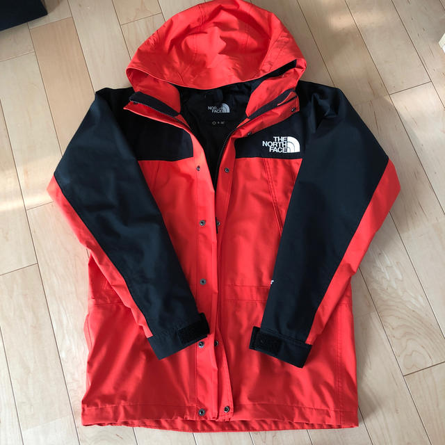 THE NORTH FACE(ザノースフェイス)のノースフェイス マウンテンライトジャケット  ファイアリーレッド Sサイズ   メンズのジャケット/アウター(マウンテンパーカー)の商品写真