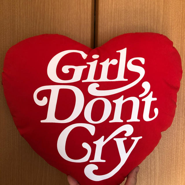 GDC girls don’t cry ハート型ピロー
