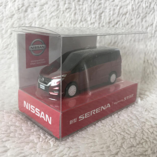 日産(ニッサン)の日産 新型セレナ ミニカー　非売品 エンタメ/ホビーのおもちゃ/ぬいぐるみ(ミニカー)の商品写真