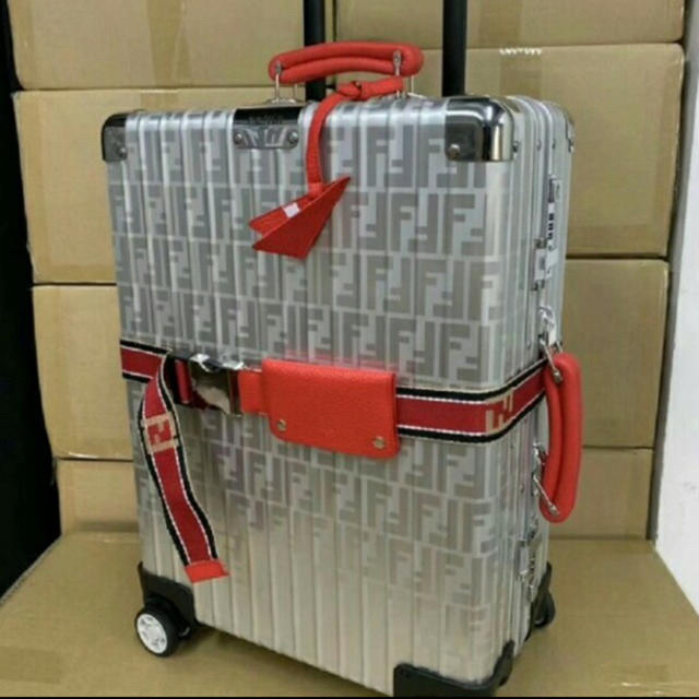 RIMOWA(リモワ)のFENDI RIMOWA 機内持込スーツケース メンズのバッグ(トラベルバッグ/スーツケース)の商品写真