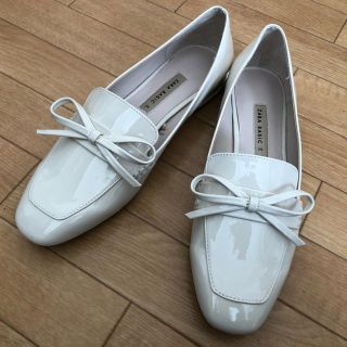 ザラ(ZARA)のZARA BASIC ローファー　白　39(ローファー/革靴)