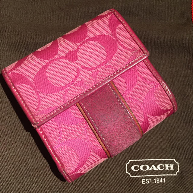 COACH(コーチ)のCOACH シグネチャー　折り財布　レッド　ピンク　 レディースのファッション小物(財布)の商品写真