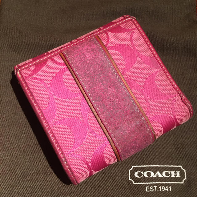 COACH(コーチ)のCOACH シグネチャー　折り財布　レッド　ピンク　 レディースのファッション小物(財布)の商品写真