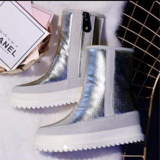 アグ(UGG)の本革ムートンブーツ　ウェッジソール　スニーカー　シルバー(ブーツ)