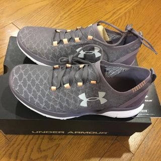 アンダーアーマー(UNDER ARMOUR)の新品　アンダーアーマー(スニーカー)