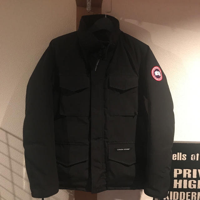 CANADA GOOSE(カナダグース)のカナダグース　ダウン  カムループス　黒　XS メンズのジャケット/アウター(ダウンジャケット)の商品写真