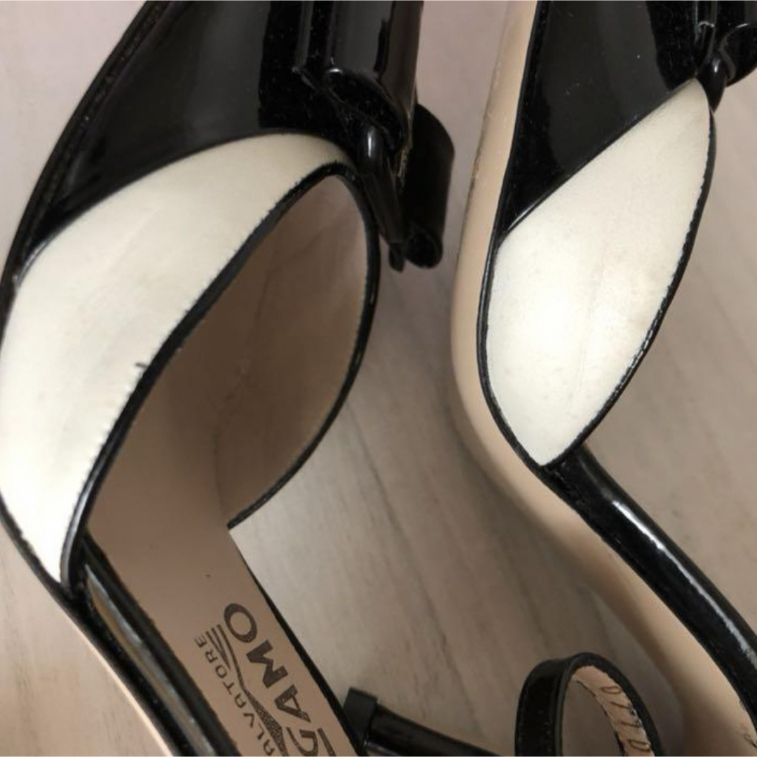 Ferragamo(フェラガモ)のフェラガモ ヴァラ シューズ  アンクルストラップ レディースの靴/シューズ(ハイヒール/パンプス)の商品写真