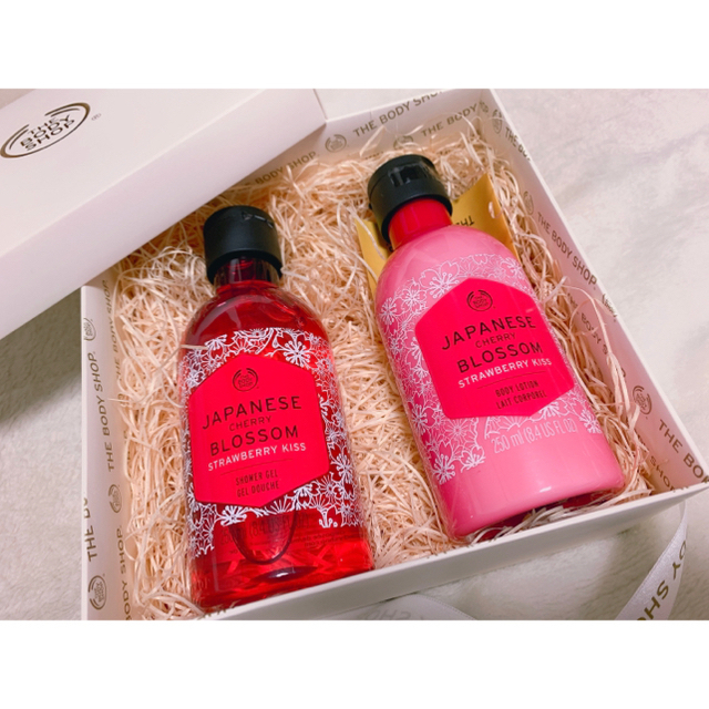 THE BODY SHOP(ザボディショップ)のボディシャンプーボディローション　バスリリー　ギフトセット　モイスチャークリーム コスメ/美容のボディケア(その他)の商品写真