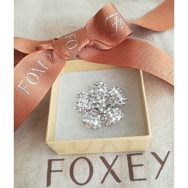 FOXEY - FOXEY フォクシー ♡ お花ブローチ 定番 クリアの通販 by Yume ...