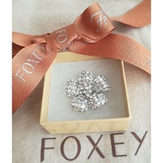 フォクシー(FOXEY)の FOXEY フォクシー ♡ お花ブローチ  定番 クリア(ブローチ/コサージュ)