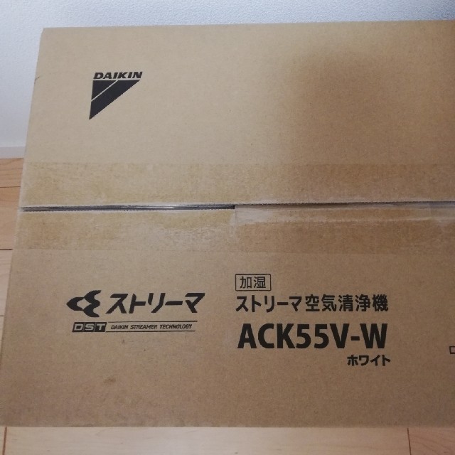 DAIKIN(ダイキン)の新品未使用　ダイキン　加湿空気清浄機　ACK55V  MCK55V  ホワイト スマホ/家電/カメラの生活家電(加湿器/除湿機)の商品写真