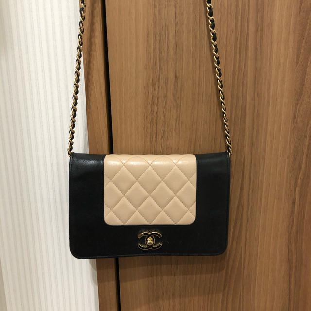 CHANEL ダイアナフラップショルダー