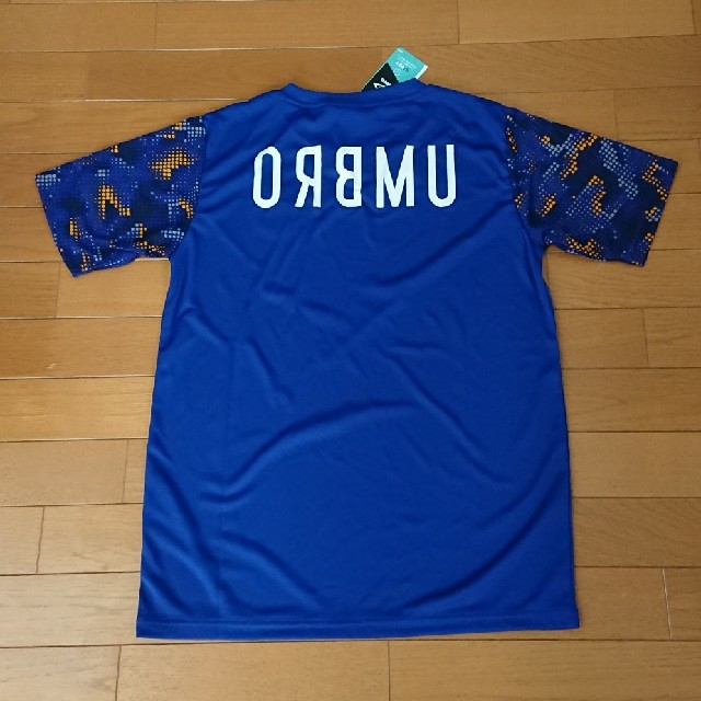 UMBRO(アンブロ)の【M】umbroシャツ スポーツ/アウトドアのサッカー/フットサル(ウェア)の商品写真