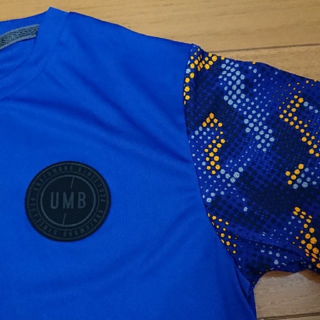 UMBRO(アンブロ)の【M】umbroシャツ スポーツ/アウトドアのサッカー/フットサル(ウェア)の商品写真