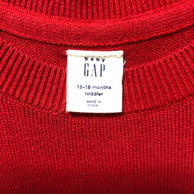 babyGAP(ベビーギャップ)のラインが綺麗な赤ニットワンピース キッズ/ベビー/マタニティのベビー服(~85cm)(ワンピース)の商品写真