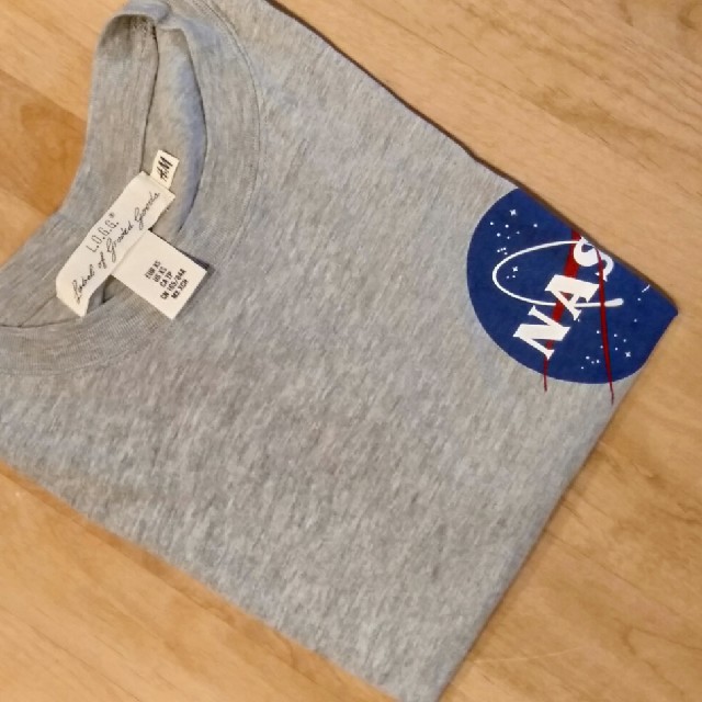 H&M(エイチアンドエム)の🌎 Ｈ&Ｍ 美品 Ｔシャツ 👕 メンズのトップス(Tシャツ/カットソー(半袖/袖なし))の商品写真