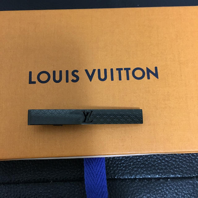 LOUIS VUITTON(ルイヴィトン)の12月15日まで ルイヴィトン 新品シャンゼリゼ ネクタイピン 黒色 メンズのファッション小物(ネクタイピン)の商品写真