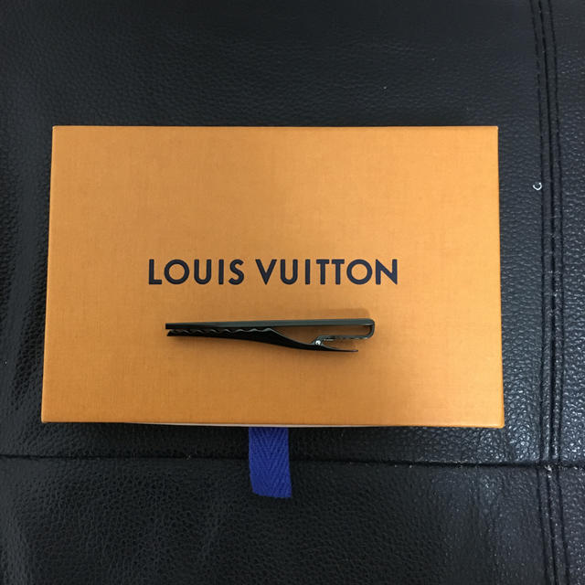 LOUIS VUITTON(ルイヴィトン)の12月15日まで ルイヴィトン 新品シャンゼリゼ ネクタイピン 黒色 メンズのファッション小物(ネクタイピン)の商品写真