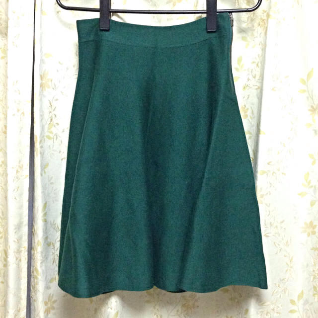 ROSE BUD(ローズバッド)のニットフレアスカート レディースのスカート(ひざ丈スカート)の商品写真