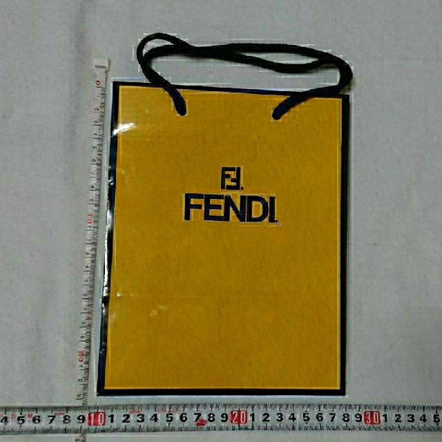 FENDI(フェンディ)のFENDI フェンディ 紙袋(黒縁) レディースのバッグ(ショップ袋)の商品写真