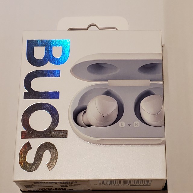 SAMSUNG(サムスン)の【新品・未使用品】｢Samsung GALAXY Buds ホワイト｣ スマホ/家電/カメラのオーディオ機器(ヘッドフォン/イヤフォン)の商品写真