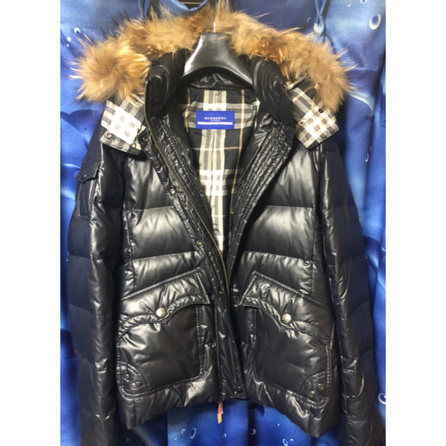 BURBERRY BLUE LABEL(バーバリーブルーレーベル)の【美品】バーバリーブルーレーベル ダウンコート　ブラック　M 黒　ファー付き レディースのジャケット/アウター(ダウンコート)の商品写真