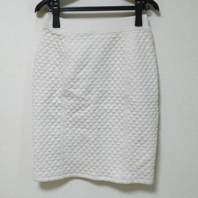 UNIQLO(ユニクロ)の白タイトスカート レディースのスカート(ひざ丈スカート)の商品写真