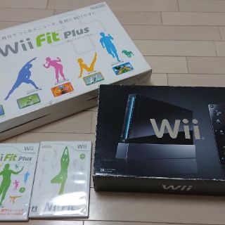 ウィー(Wii)の即決可・wii ブラックセット+Fitplusセット(家庭用ゲームソフト)