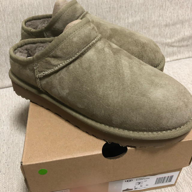 FRAMeWORK(フレームワーク)のUGG CLASSIC SLIPPER フレームワーク別注　 レディースの靴/シューズ(その他)の商品写真