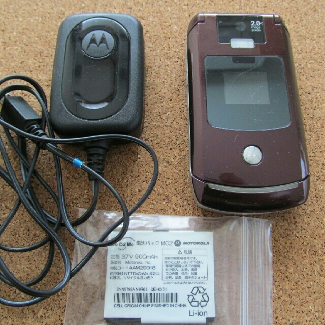 NTTdocomo(エヌティティドコモ)のdocomo モトローラ M702i ジャンク スマホ/家電/カメラのスマートフォン/携帯電話(携帯電話本体)の商品写真