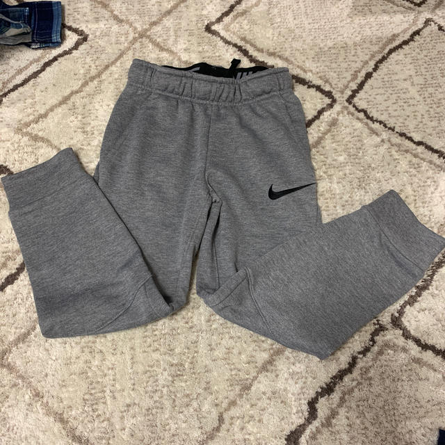 NIKE(ナイキ)のNIKE スエットパンツ キッズ/ベビー/マタニティのキッズ服男の子用(90cm~)(パンツ/スパッツ)の商品写真