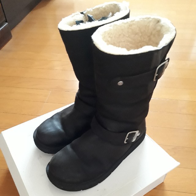 UGG(アグ)の『きるこ様専用』UGGレザーエンジニアブーツ黒　 レディースの靴/シューズ(ブーツ)の商品写真