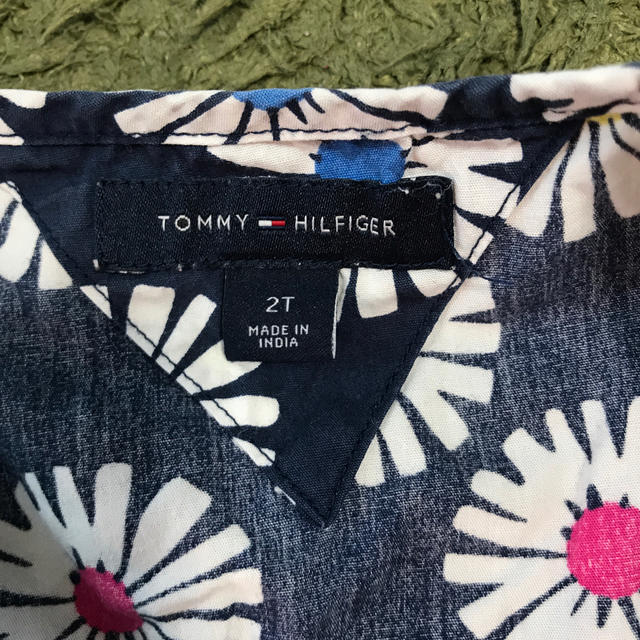 TOMMY HILFIGER(トミーヒルフィガー)の女の子用 TOMMY HILFIGER ノースリーブシャツ キッズ/ベビー/マタニティのキッズ服女の子用(90cm~)(Tシャツ/カットソー)の商品写真