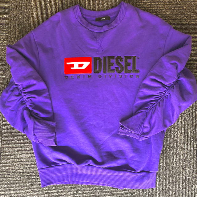 DIESEL(ディーゼル)のDIESEL トレーナー　半額以下 レディースのトップス(トレーナー/スウェット)の商品写真