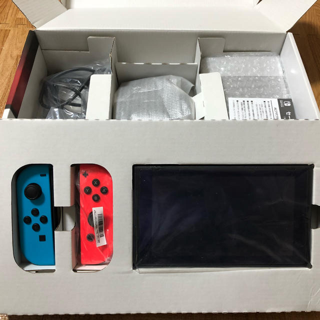 Nintendo Switch(ニンテンドースイッチ)のNintendo Switch Joy-Con (L) ネオンブルー/ (R)  エンタメ/ホビーのゲームソフト/ゲーム機本体(家庭用ゲーム機本体)の商品写真