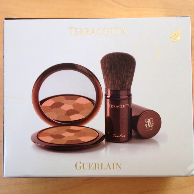 GUERLAIN(ゲラン)のゲランフェイスパウダー+ブラシセット コスメ/美容のキット/セット(その他)の商品写真