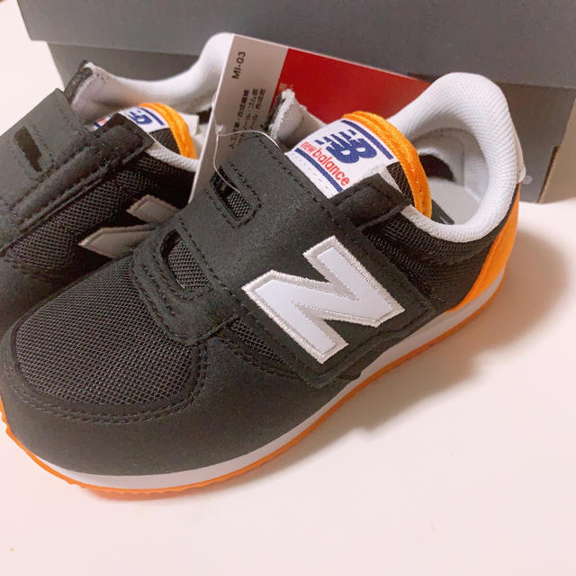 New Balance(ニューバランス)の新品 ニューバランス スニーカー 220 15.0 ブラック オレンジ キッズ/ベビー/マタニティのキッズ靴/シューズ(15cm~)(スニーカー)の商品写真