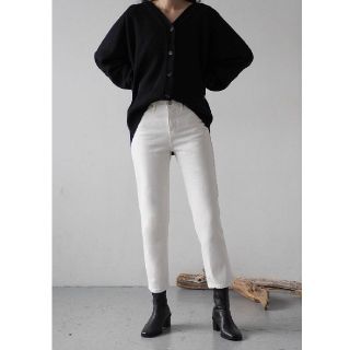 ザラ(ZARA)のna.e　Straight Fit Jeans　ナエ　ストレートフィットジーンズ(デニム/ジーンズ)