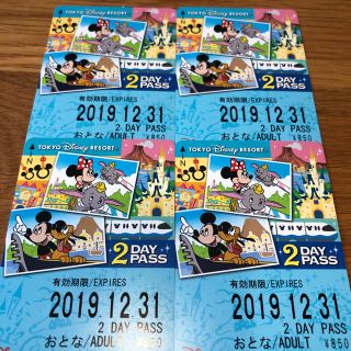 ディズニー(Disney)のディズニー　リゾート　ライン　２days pass 大人４枚(遊園地/テーマパーク)