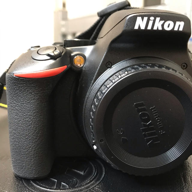 【Yoshi様専用】 NIKON D5600  ダブルズーム スマホ/家電/カメラのカメラ(デジタル一眼)の商品写真