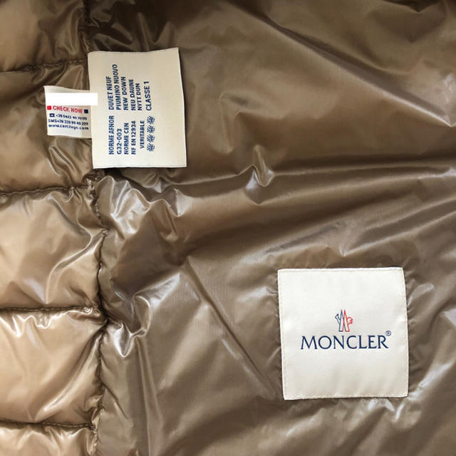 MONCLER(モンクレール)のMONCLER モンクレール GUI ダウンベスト ベージュ 2 メンズのジャケット/アウター(ダウンベスト)の商品写真