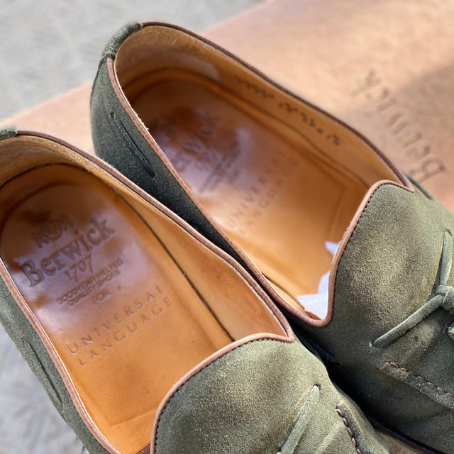 THE SUIT COMPANY(スーツカンパニー)のberwick×universal language スエードローファー メンズの靴/シューズ(スリッポン/モカシン)の商品写真