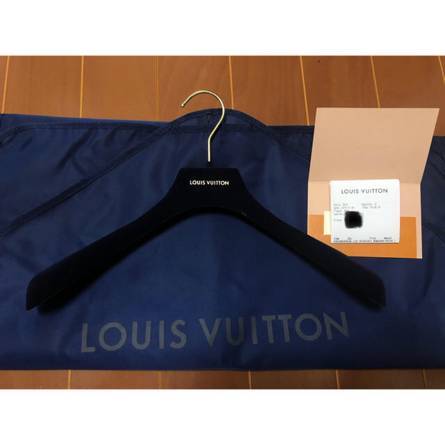 LOUIS VUITTON(ルイヴィトン)の新品　46 ルイヴィトン　リバーシブルモノグラムパファー　 ダウン　ブラック　黒 メンズのジャケット/アウター(ダウンジャケット)の商品写真