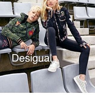 デシグアル(DESIGUAL)の新品 デシグアル 定価15900円 刺繍が可愛い💗ジーンズ⭐️サイズ29(デニム/ジーンズ)