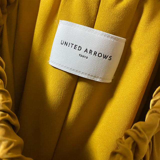 UNITED ARROWS(ユナイテッドアローズ)のUNITED ARROWS  プリーツパンツ　美品　サテン レディースのパンツ(その他)の商品写真