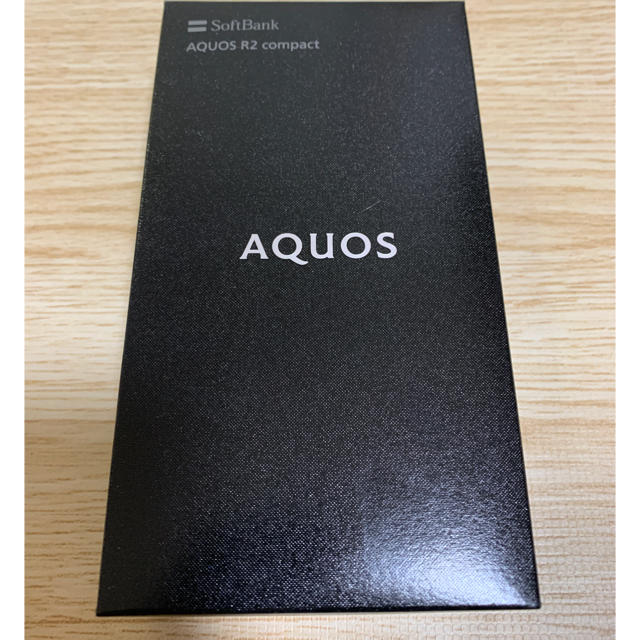 AQUOS(アクオス)のAQUOS R2compact スモーキーグリーン　SIMロック解除済  スマホ/家電/カメラのスマートフォン/携帯電話(スマートフォン本体)の商品写真