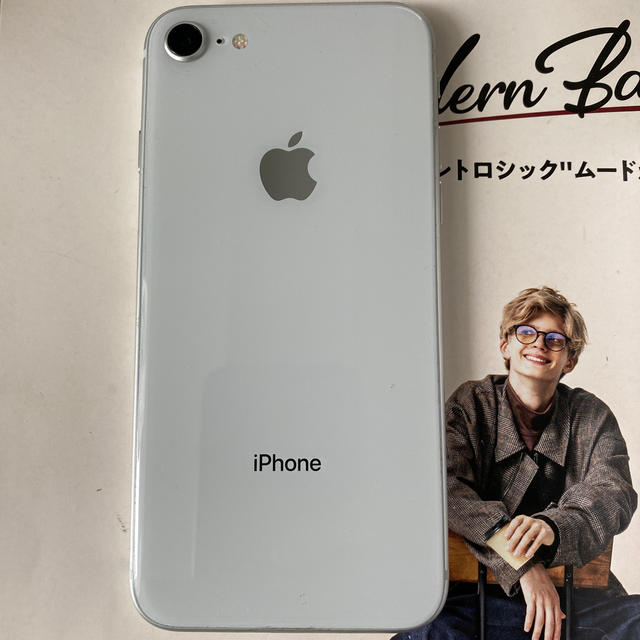 スマートフォン/携帯電話iPhone8ホワイト（64Gバイト）docomo