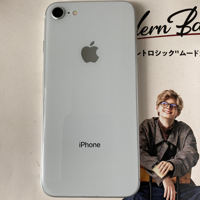 iPhone8ホワイト（64Gバイト）docomo