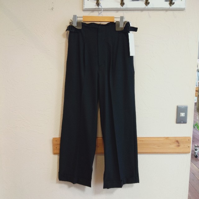 センタープレスワイドパンツ fosi. ブラック
